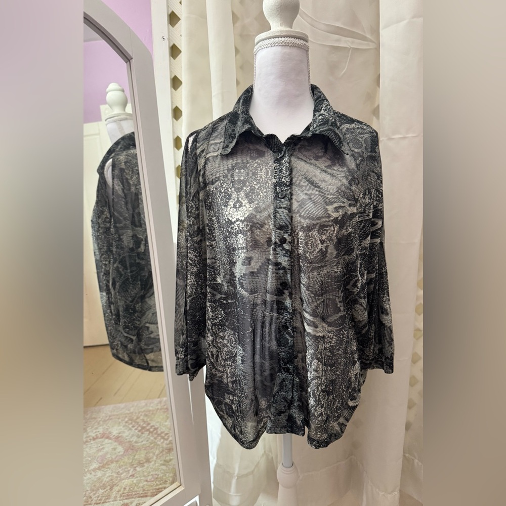BONGO Elegant Black and Gray Lace Blouse